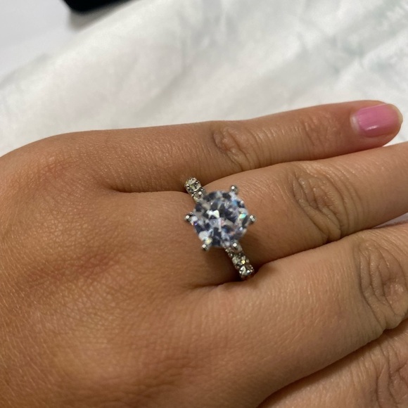 Elegant Sterling Silver White Topaz New Charms Unique Ring Size 9 - Picture 10 of 10